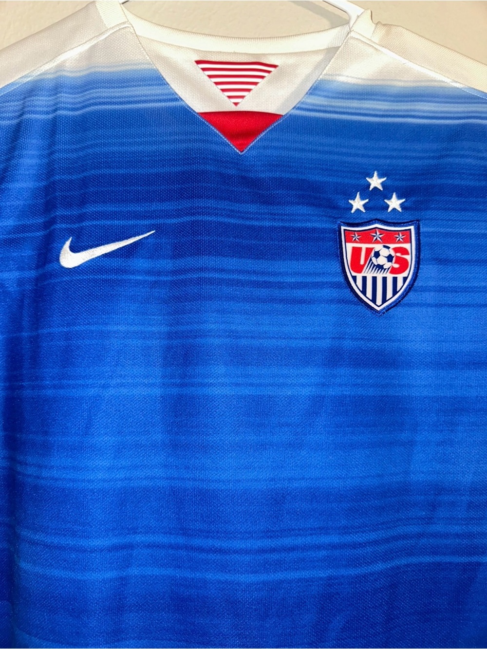 Nike Women’s USA Soccer Jersey Blue and White - Picture 2 of 4